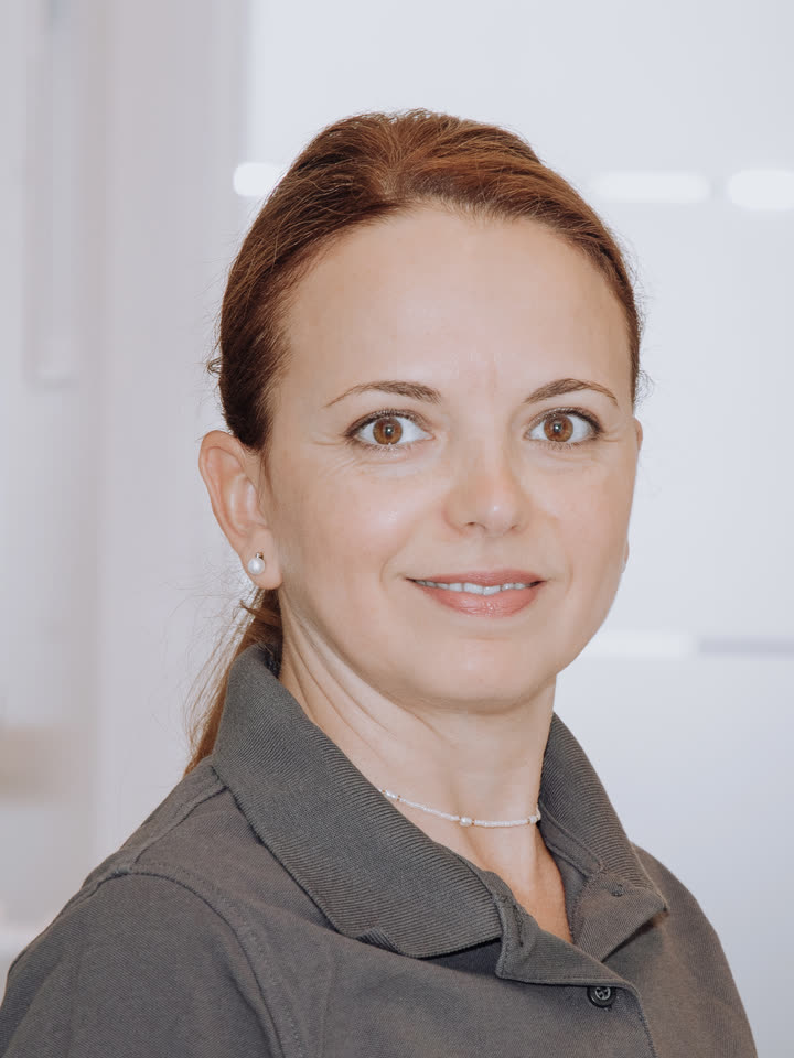 Portrait of Ms Becker from the prophylaxis team