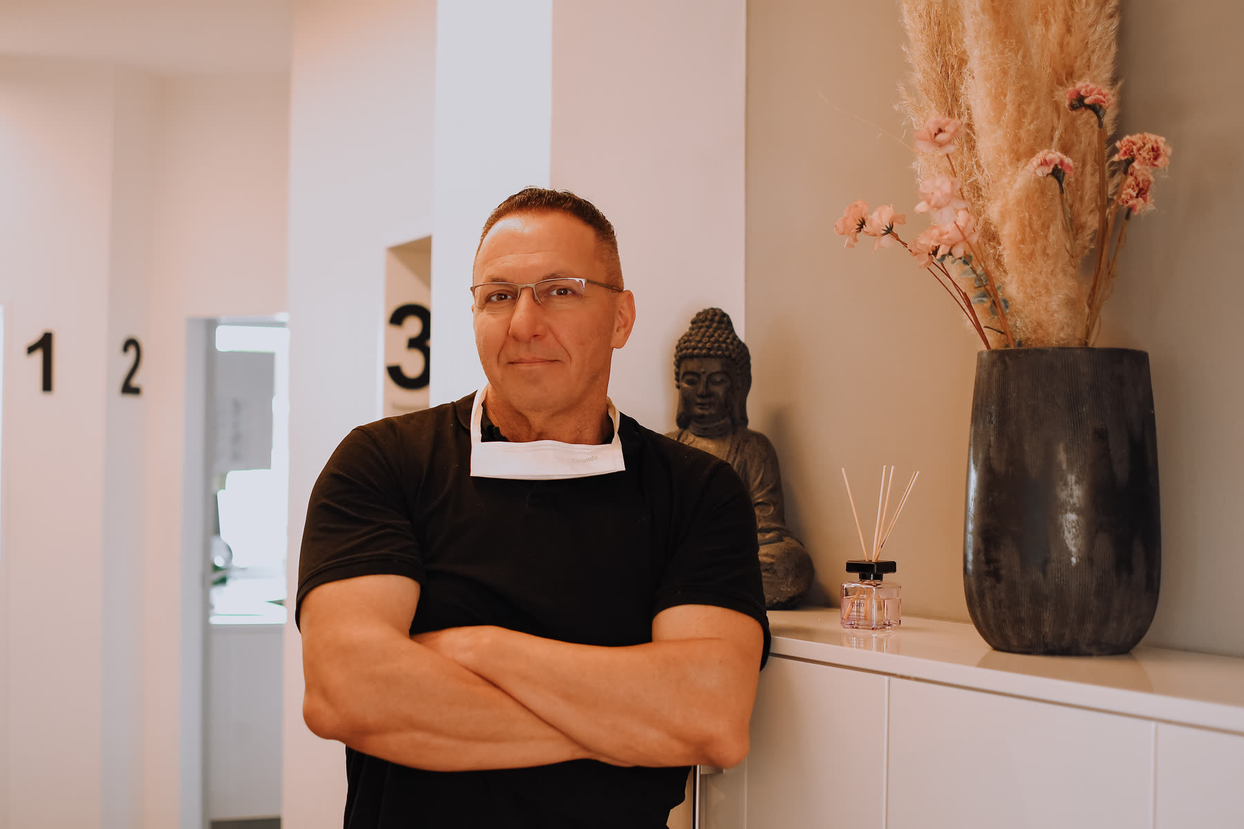 Dentist Claudius-Horatius Moldovan at the practice